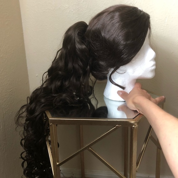Professional Princess Eleanor wig - Picture 2 of 4